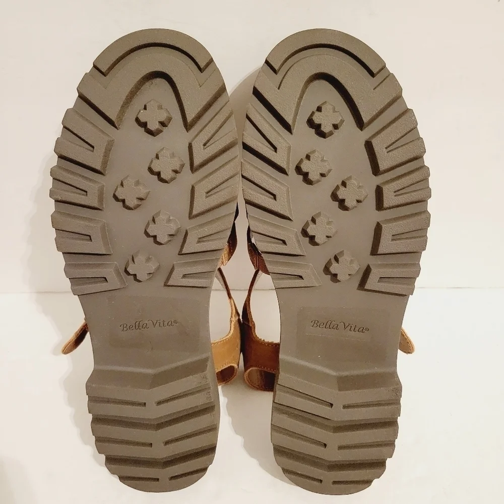NEW Bella Vita Brown Sinclaire Flat Sandals Size 8.5